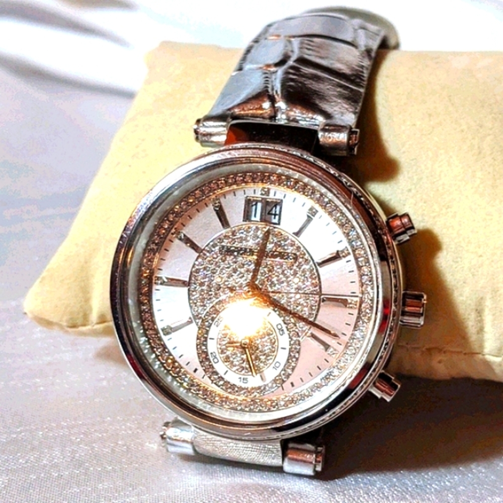 Michael Kors Silver Metallic watch - Picture 3 of 5